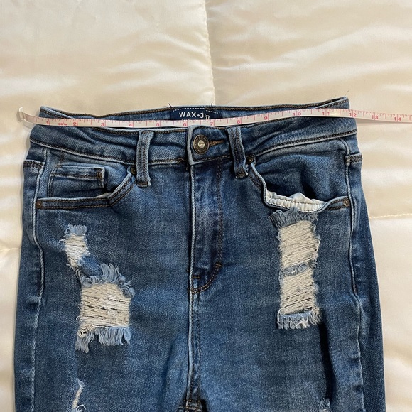 Blue Jeans Distressed - Picture 4 of 6